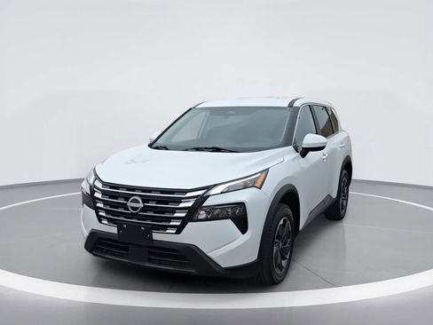 Used 2024 Nissan Rogue SV AWD/4WD image 3