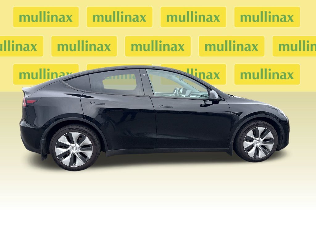 Used 2023 Tesla Model Y Long Range AWD/4WD image 2