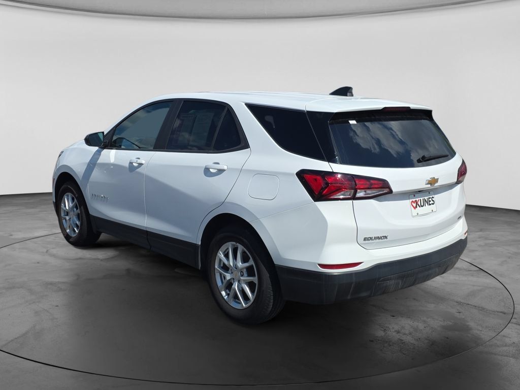 Used 2023 Chevrolet Equinox LS w/ LS Convenience Package AWD/4WD image 7