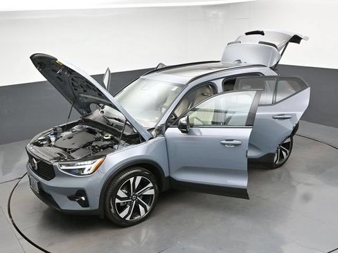 Used 2023 Volvo XC40 B5 Plus w/ Protection Package Premier AWD/4WD image 50