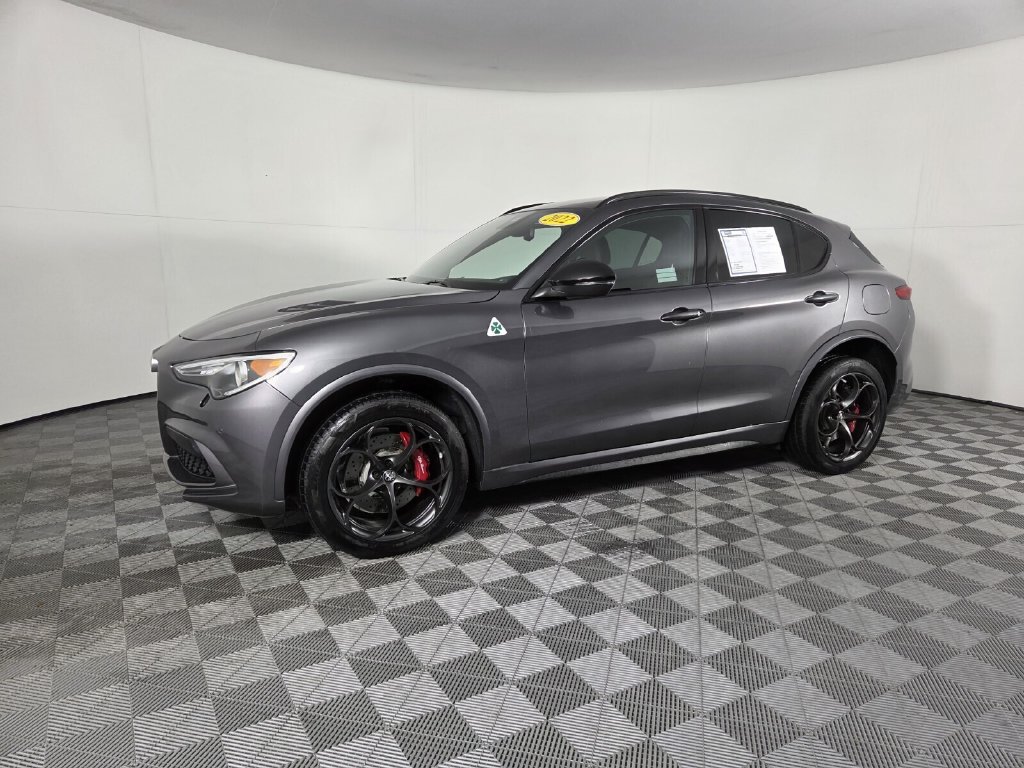 Used 2022 Alfa Romeo Stelvio Quadrifoglio w/ Active Assist Plus Package AWD/4WD image 9