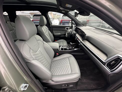 Used 2025 Kia Sorento SX Prestige w/ Sage Leather Package image 33