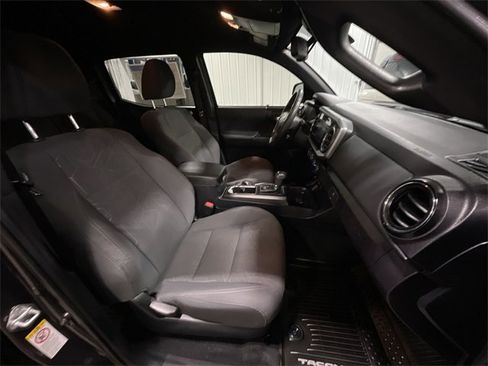 Used 2018 Toyota Tacoma SR5 image 29