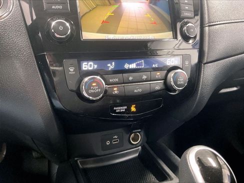 Used 2019 Nissan Rogue SV AWD/4WD image 25