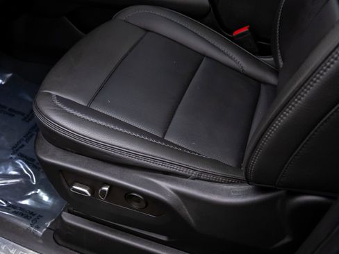 Used 2022 GMC Yukon Denali w/ Denali Premium Package image 16