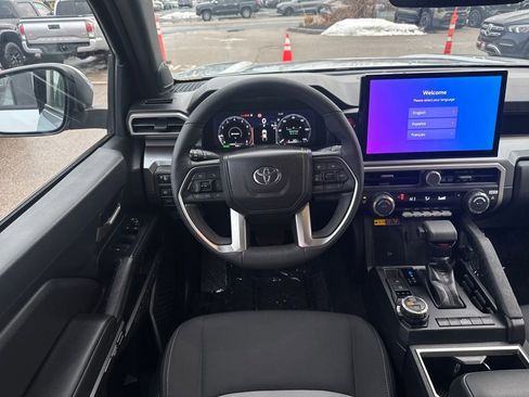 Used 2025 Toyota Tacoma TRD Off-Road image 12