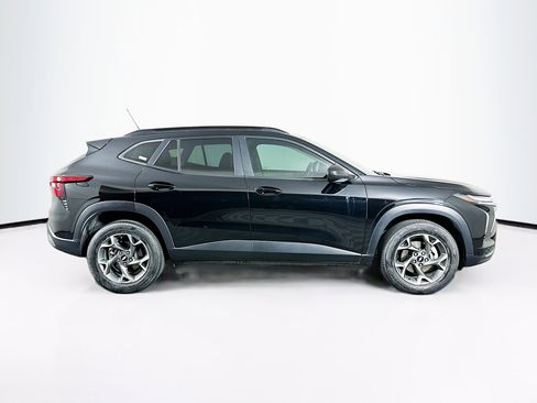 Used 2024 Chevrolet Trax LT w/ Sunroof Package FWD image 10