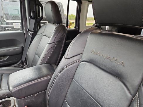 Used 2021 Jeep Wrangler Unlimited Sahara AWD/4WD image 8