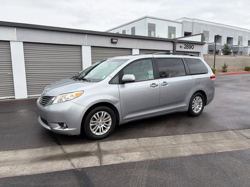 Used 2011 Toyota Sienna XLE image 3