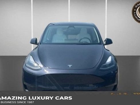 Used 2024 Tesla Model Y Long Range AWD/4WD image 1