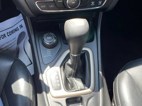 Used 2017 Jeep Cherokee Latitude w/ True North Edition AWD/4WD image 12