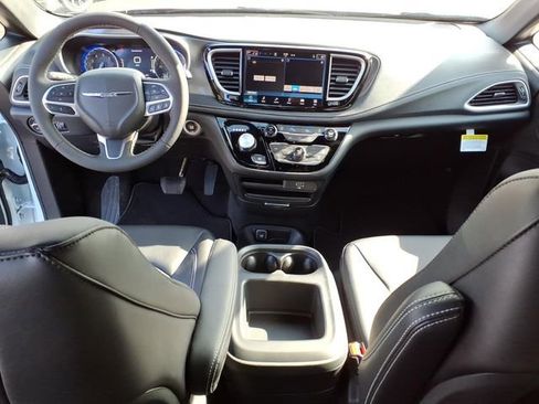 New 2026 Chrysler Pacifica Select image 26