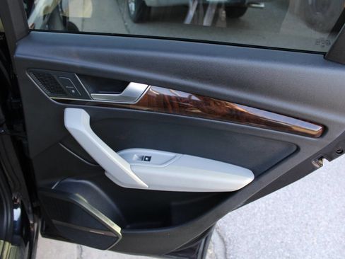 Used 2018 Audi Q5 2.0T Premium Plus w/ Premium Plus Package image 14