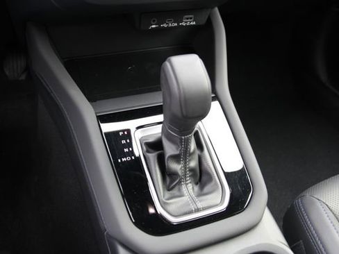 Certified 2025 Subaru Forester Limited image 29