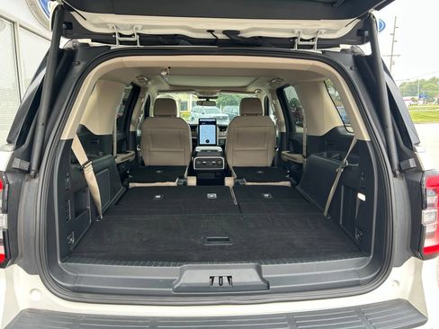 Used 2024 Ford Expedition Limited AWD/4WD image 10