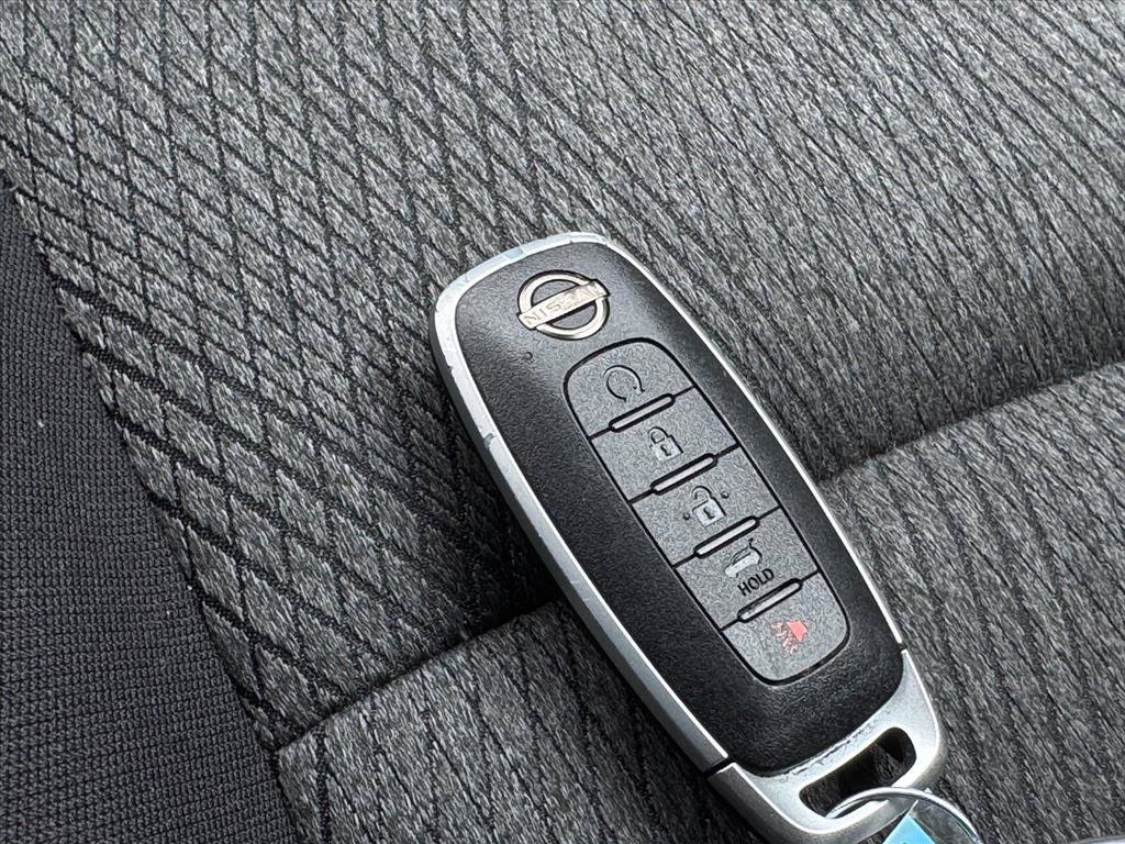 Certified 2025 Nissan Rogue SV FWD image 21