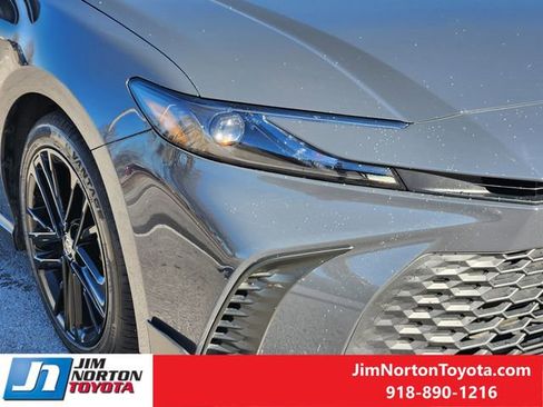 Used 2025 Toyota Camry SE image 10