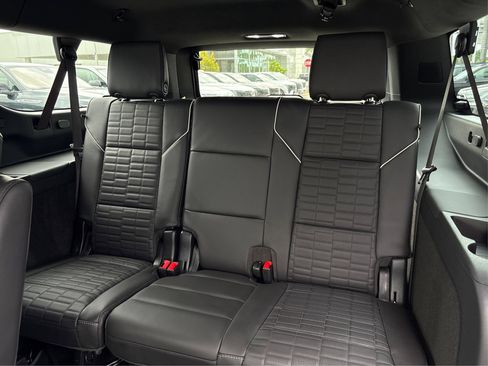 New 2026 Cadillac Escalade ESV Platinum Sport w/ LPO, Floor Liner Package AWD/4WD image 12
