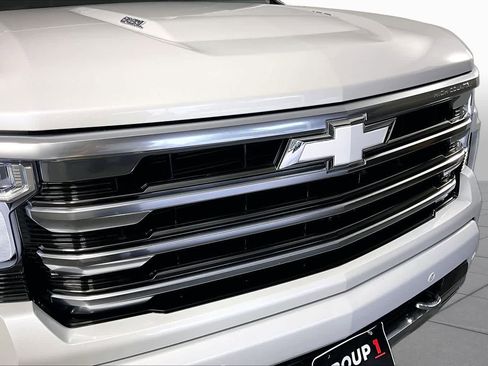 Certified 2024 Chevrolet Silverado 1500 High Country w/ Technology Package AWD/4WD image 28