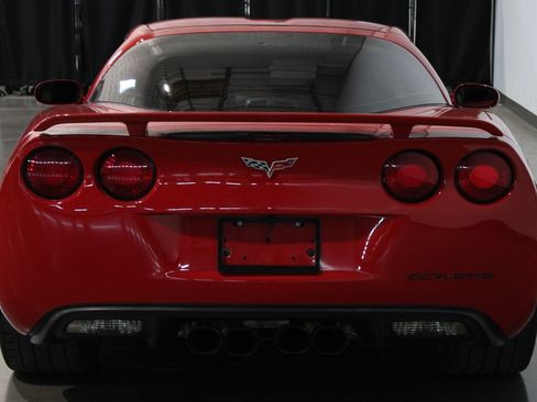 Used 2005 Chevrolet Corvette Coupe w/ Preferred Equipment Group RWD image 28