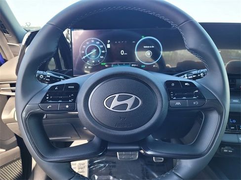 New 2025 Hyundai Elantra SEL image 12