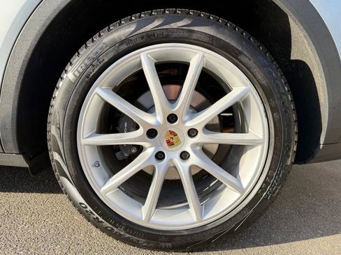 Used 2020 Porsche Cayenne Sport Utility 4D image 34