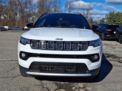 Certified 2024 Jeep Compass Limited image 29