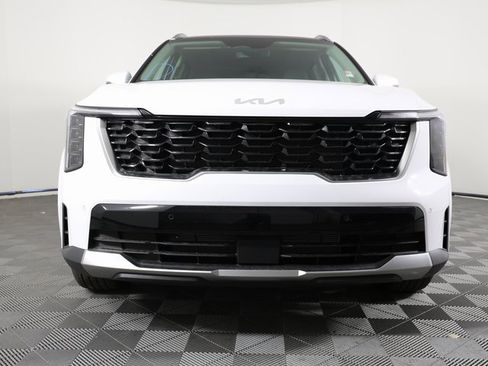 Certified 2025 Kia Sorento S w/ Panoramic Sunroof Package image 2