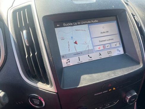 Used 2019 Ford Edge SEL w/ Cold Weather Package AWD/4WD image 3
