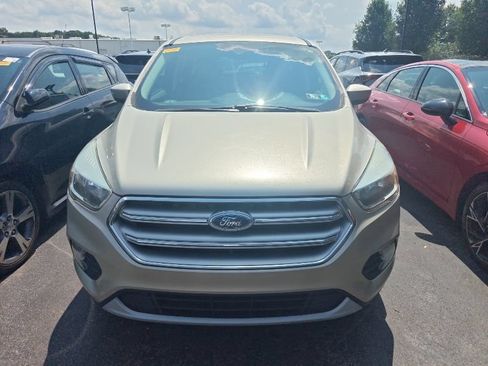 Used 2017 Ford Escape SE FWD image 2