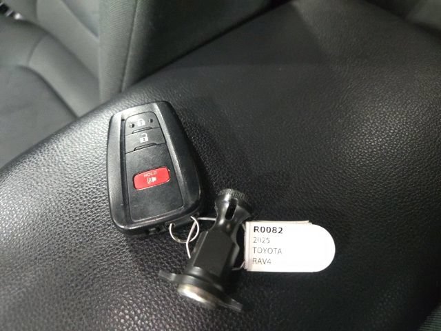 Used 2025 Toyota RAV4 XLE AWD/4WD image 31