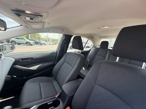 Used 2025 Toyota Corolla LE FWD image 32