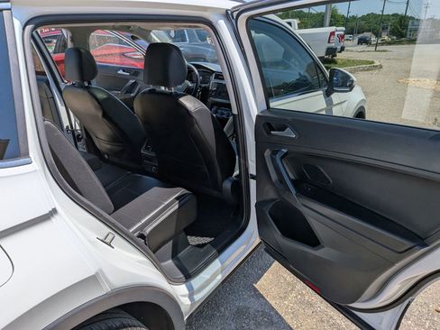 Used 2021 Volkswagen Tiguan SEL AWD/4WD image 41