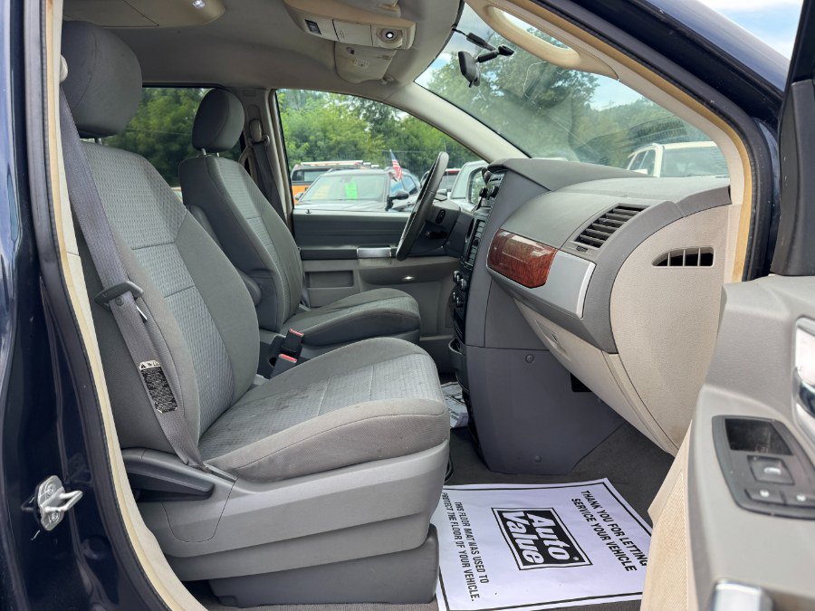 Used 2008 Chrysler Town & Country Touring FWD image 20
