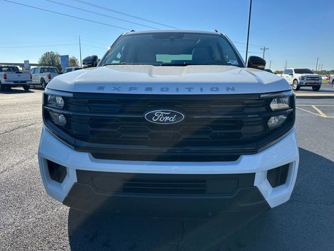 New 2025 Ford Expedition Active image 3