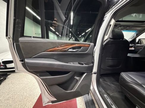 Used 2016 Cadillac Escalade Premium AWD/4WD image 25