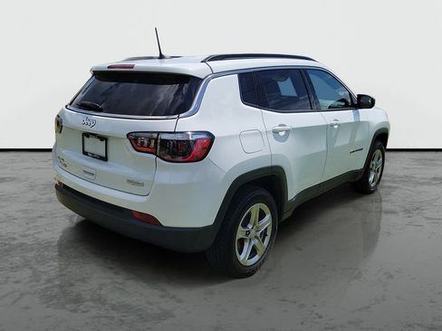 Used 2024 Jeep Compass Latitude w/ Altitude Special Edition AWD/4WD image 2