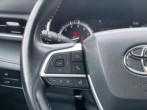 Used 2022 Toyota Highlander XSE image 24