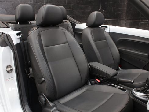 Used 2018 Volkswagen Beetle 2.0T SE FWD image 44