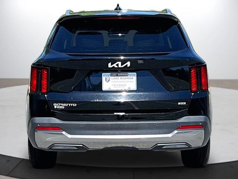 Used 2024 Kia Sorento S AWD/4WD image 8