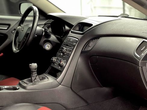 Used 2011 Hyundai Genesis 3.8 image 19