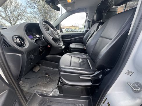 Used 2021 Mercedes-Benz Metris image 25