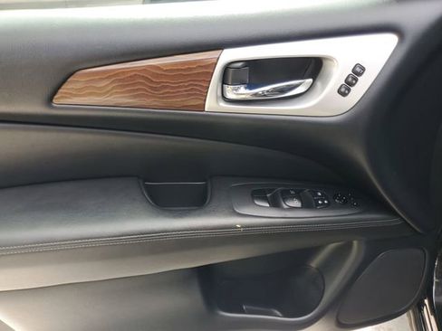 Used 2020 Nissan Pathfinder Platinum FWD image 20
