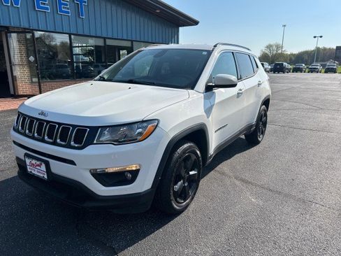 Used 2019 Jeep Compass Latitude w/ Cold Weather Group AWD/4WD image 2