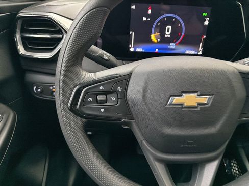Used 2025 Chevrolet TrailBlazer LT FWD image 23
