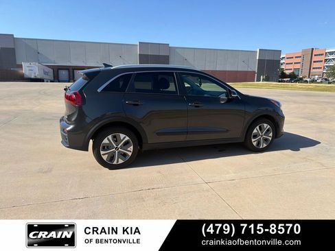 Certified 2022 Kia Niro EX FWD image 3