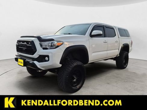 Used 2019 Toyota Tacoma TRD Off-Road w/ Technology Package AWD/4WD image 1