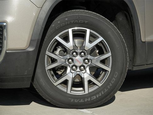 Used 2023 GMC Acadia SLT image 2