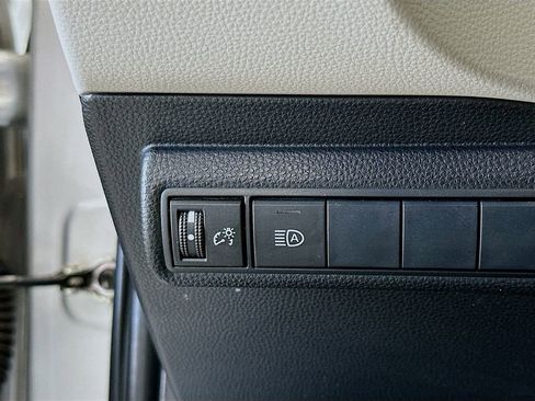 Used 2020 Toyota Corolla LE FWD image 12