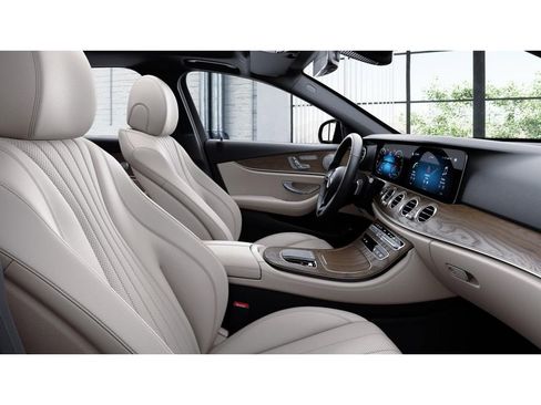 Used 2023 Mercedes-Benz E 350 4MATIC Sedan image 4